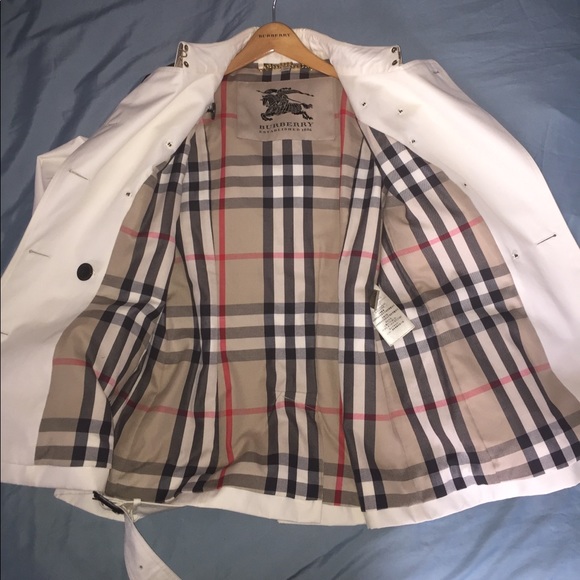 BURBERRY DOUBLE BREASTED SHORT TRENCH COAT - Picture 3 of 8